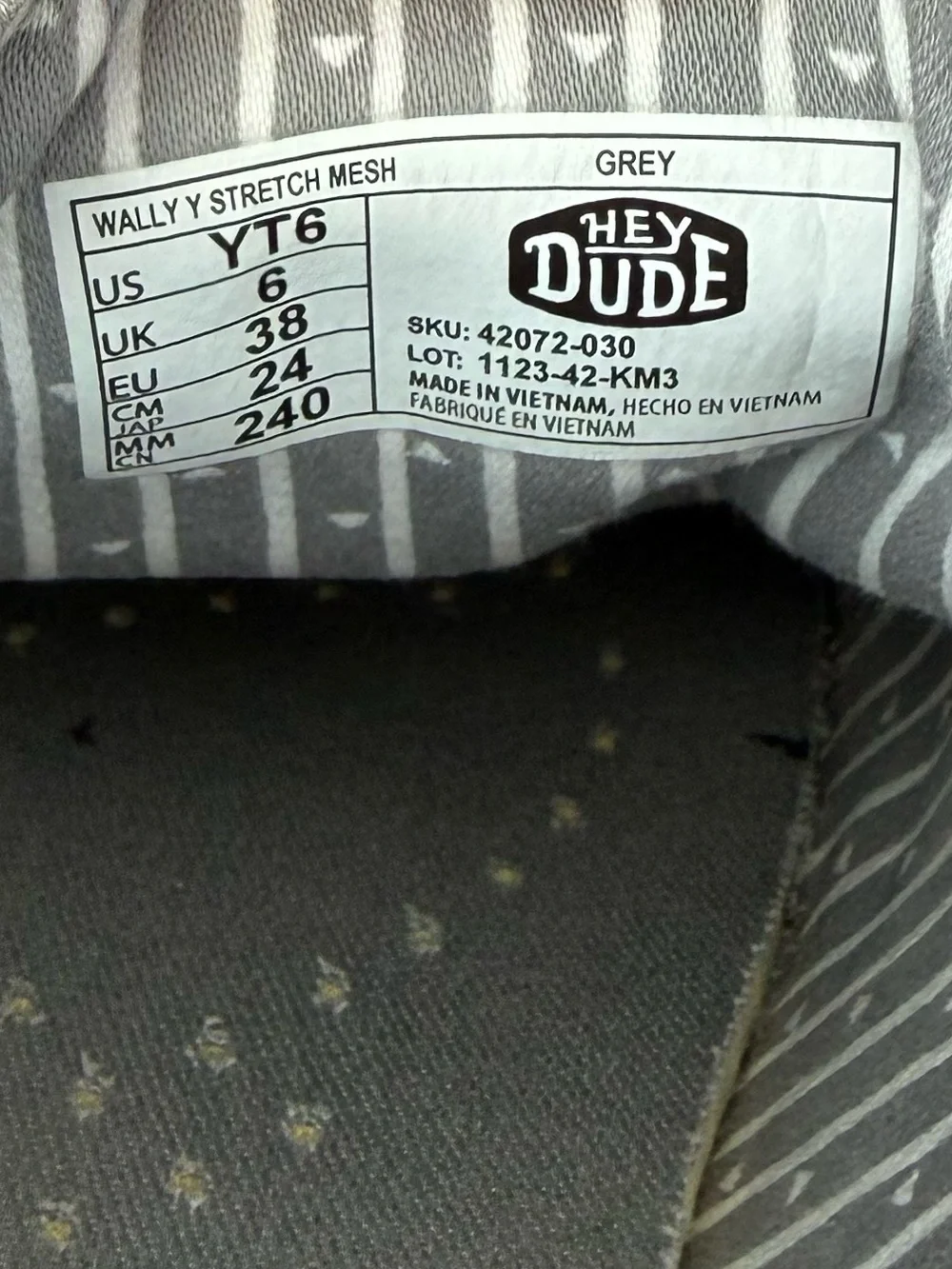 Hey Dude Wally Y Stretch Sox Shoes| Youth Size 6 | Gray | includes original box